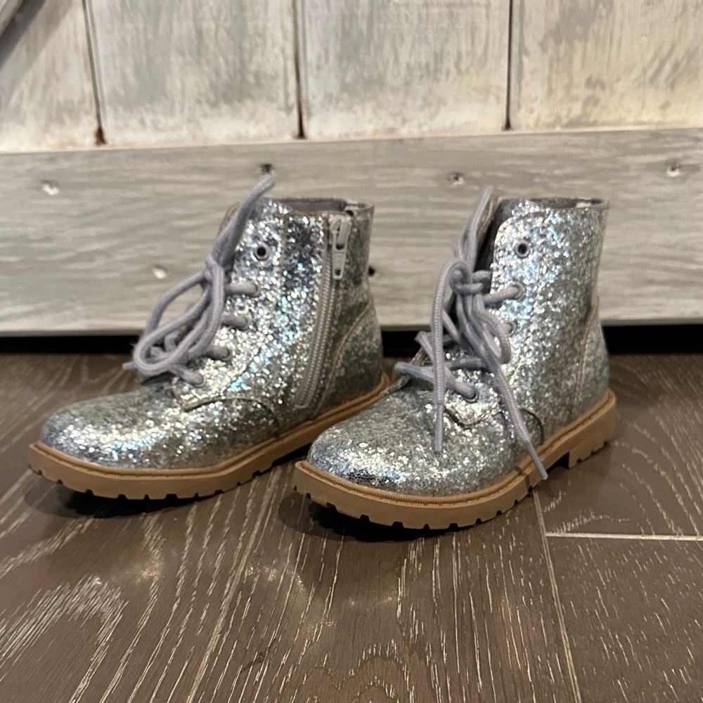 Old Navy Kids Silver Glitter Lace-Up Ankle Boots